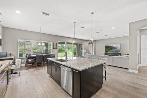 House in Apollo Beach, Florida 5 bedrooms, 397.44 sq.m. № 1542863 - photo 5