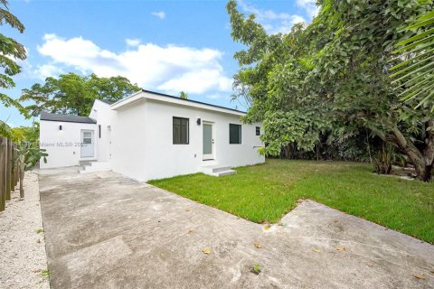 Casa en venta en Miami, Florida, 3 dormitorios, 159.05 m2 № 1945764 - foto 29