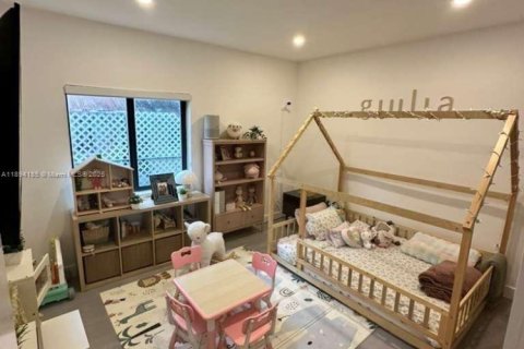Casa en venta en Miami, Florida, 3 dormitorios, 159.05 m2 № 1945764 - foto 18