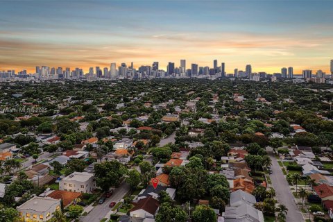 Casa en venta en Miami, Florida, 3 dormitorios, 159.05 m2 № 1945764 - foto 1