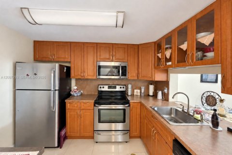 Condo in Miami, Florida, 1 bedroom  № 2402446