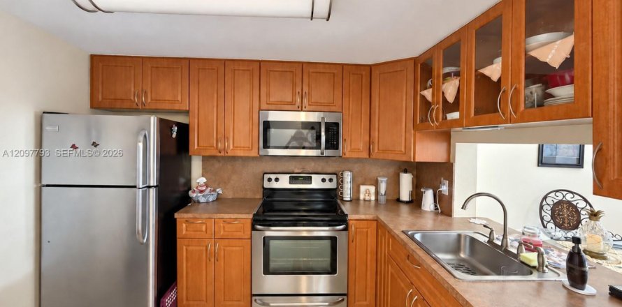 Condo in Miami, Florida, 1 bedroom  № 2402446