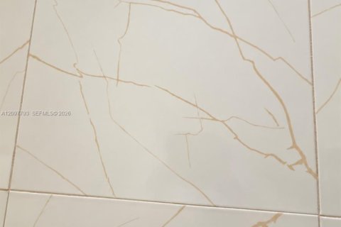 Condo in Miami, Florida, 1 bedroom  № 2402446 - photo 14