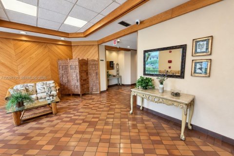 Condo in Miami, Florida, 1 bedroom  № 2402446 - photo 6
