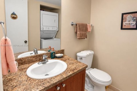 Condo in Miami, Florida, 1 bedroom  № 2402446 - photo 13