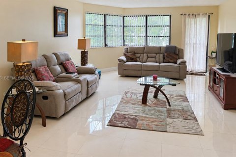 Condo in Miami, Florida, 1 bedroom  № 2402446 - photo 8