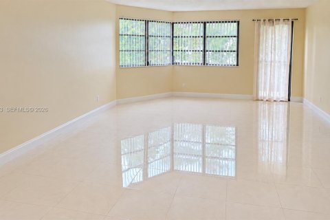 Condo in Miami, Florida, 1 bedroom  № 2402446 - photo 9