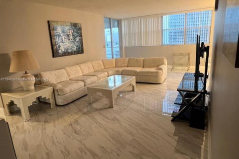Copropriété à vendre à Hallandale Beach, Floride: 2 chambres, 116.96 m2 № 1880159 - photo 26