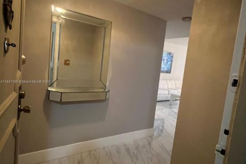 Copropriété à vendre à Hallandale Beach, Floride: 2 chambres, 116.96 m2 № 1880159 - photo 13