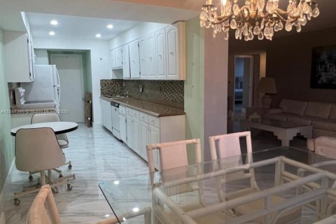 Copropriété à vendre à Hallandale Beach, Floride: 2 chambres, 116.96 m2 № 1880159 - photo 14