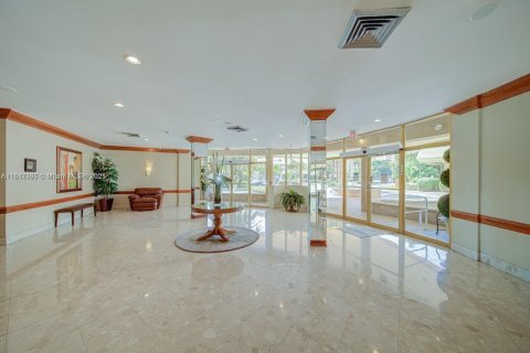 Copropriété à vendre à Hallandale Beach, Floride: 2 chambres, 116.96 m2 № 1880159 - photo 11