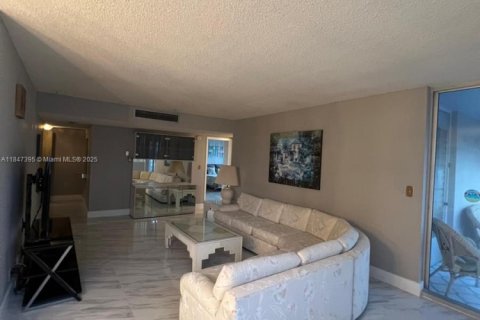 Copropriété à vendre à Hallandale Beach, Floride: 2 chambres, 116.96 m2 № 1880159 - photo 20