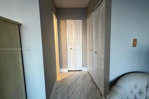 Copropriété à vendre à Hallandale Beach, Floride: 2 chambres, 116.96 m2 № 1880159 - photo 22