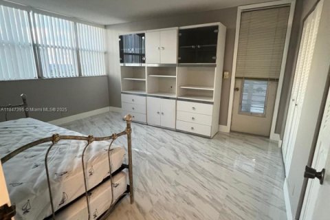 Copropriété à vendre à Hallandale Beach, Floride: 2 chambres, 116.96 m2 № 1880159 - photo 24