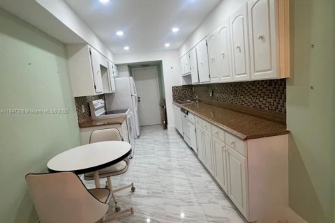 Copropriété à vendre à Hallandale Beach, Floride: 2 chambres, 116.96 m2 № 1880159 - photo 19