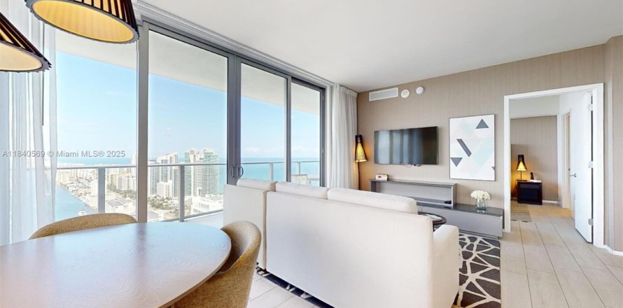 Condo à Hollywood, Floride, 2 chambres  № 1939578