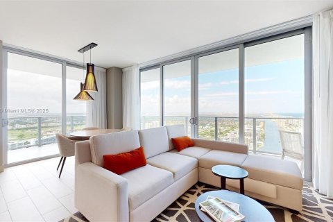 Copropriété à vendre à Hollywood, Floride: 2 chambres, 99.87 m2 № 1939578 - photo 2