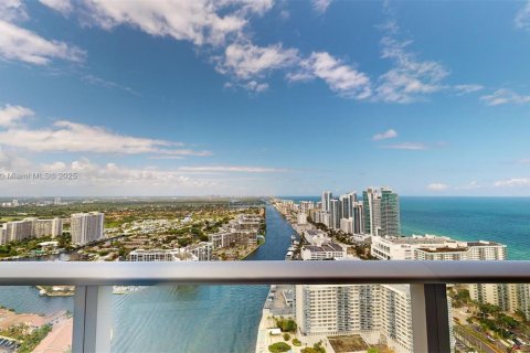 Copropriété à vendre à Hollywood, Floride: 2 chambres, 99.87 m2 № 1939578 - photo 24