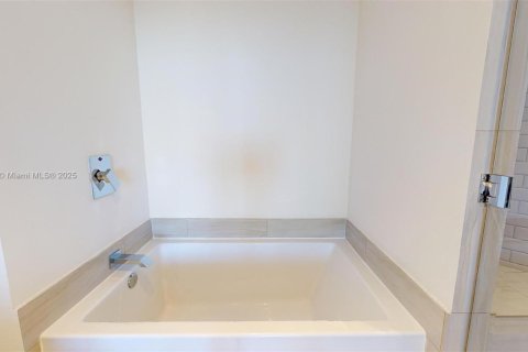 Copropriété à vendre à Hollywood, Floride: 2 chambres, 99.87 m2 № 1939578 - photo 23