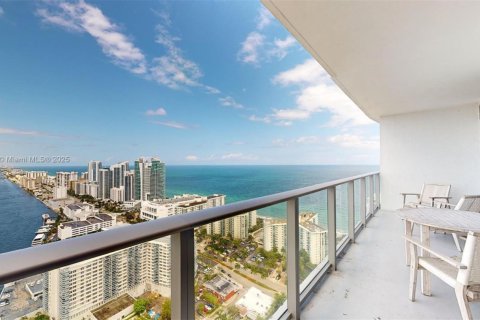 Copropriété à vendre à Hollywood, Floride: 2 chambres, 99.87 m2 № 1939578 - photo 25