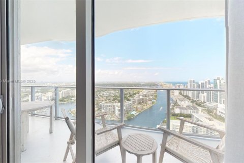 Copropriété à vendre à Hollywood, Floride: 2 chambres, 99.87 m2 № 1939578 - photo 10