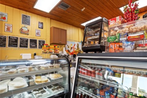 Commercial property in Miami, Florida № 2009765 - photo 30