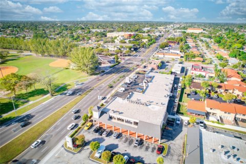 Commercial property in Miami, Florida № 2009765 - photo 10
