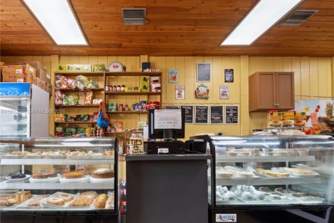 Commercial property in Miami, Florida № 2009765 - photo 29