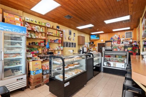 Commercial property in Miami, Florida № 2009765 - photo 17