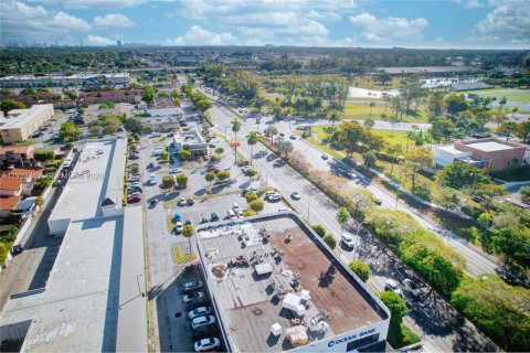Commercial property in Miami, Florida № 2009765 - photo 11