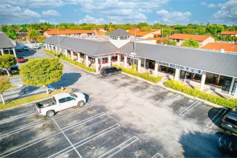 Commercial property in Miami, Florida № 2009765 - photo 3