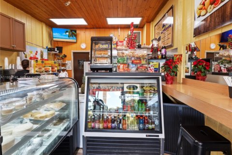 Commercial property in Miami, Florida № 2009765 - photo 25