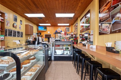 Commercial property in Miami, Florida № 2009765 - photo 22