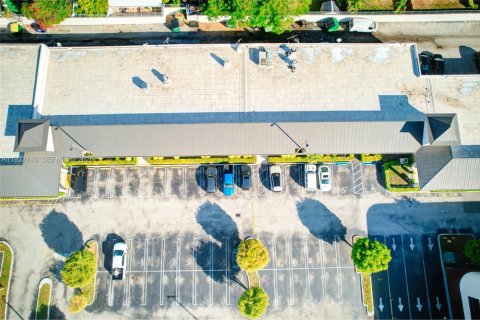 Commercial property in Miami, Florida № 2009765 - photo 7