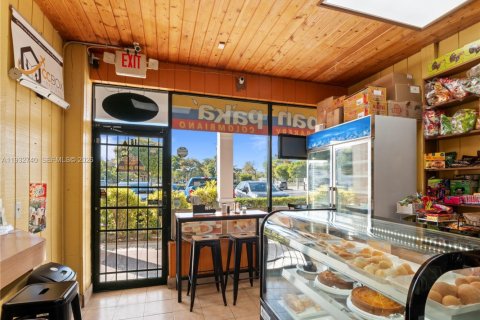 Commercial property in Miami, Florida № 2009765 - photo 19