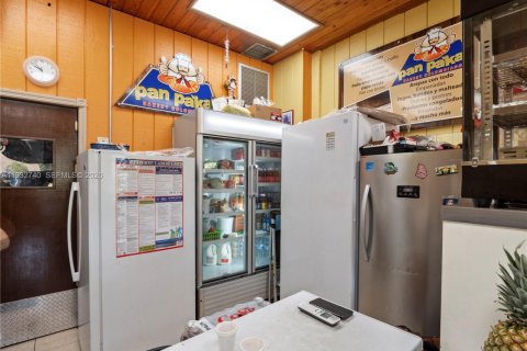 Commercial property in Miami, Florida № 2009765 - photo 28