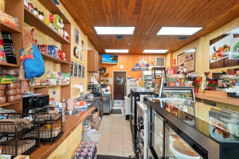 Commercial property in Miami, Florida № 2009765 - photo 16