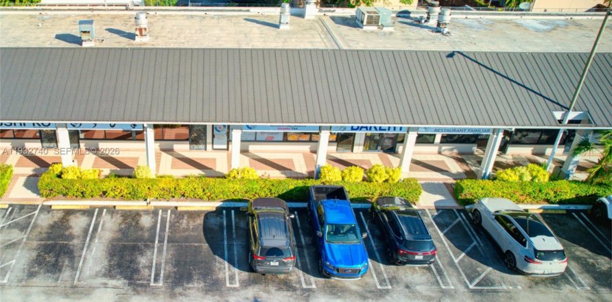 Commercial property in Miami, Florida № 2009765