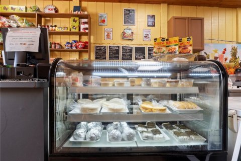 Commercial property in Miami, Florida № 2009765 - photo 21