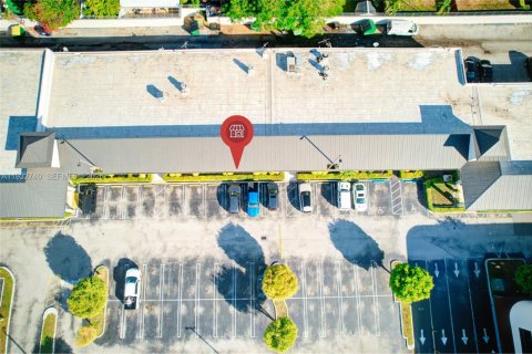 Commercial property in Miami, Florida № 2009765 - photo 8