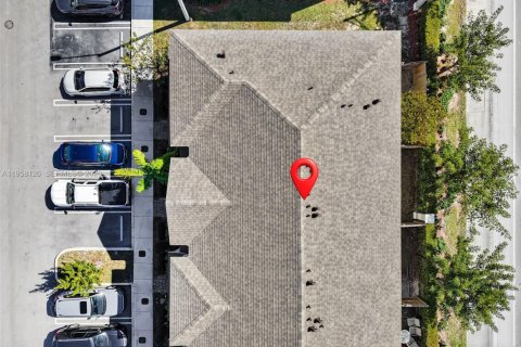 House in Florida City, Florida 3 bedrooms, 127.83 sq.m. № 2020658 - photo 28