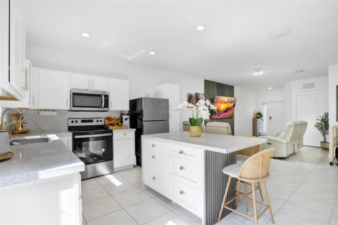 House in Florida City, Florida 3 bedrooms, 127.83 sq.m. № 2020658 - photo 13