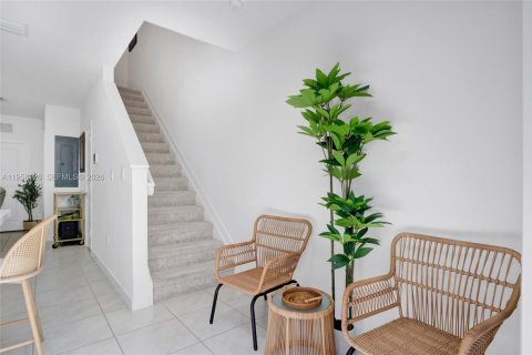 House in Florida City, Florida 3 bedrooms, 127.83 sq.m. № 2020658 - photo 14