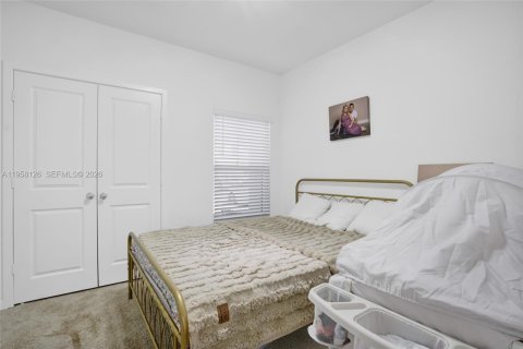 House in Florida City, Florida 3 bedrooms, 127.83 sq.m. № 2020658 - photo 16