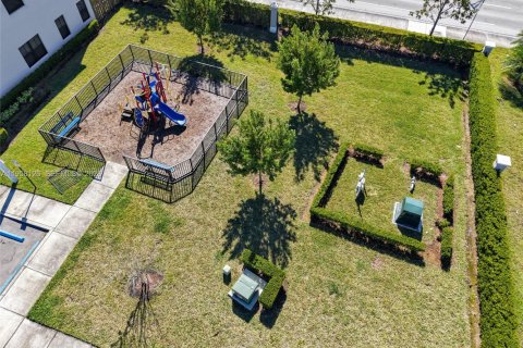 House in Florida City, Florida 3 bedrooms, 127.83 sq.m. № 2020658 - photo 29