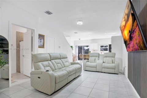 House in Florida City, Florida 3 bedrooms, 127.83 sq.m. № 2020658 - photo 7