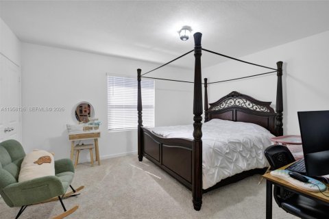 House in Florida City, Florida 3 bedrooms, 127.83 sq.m. № 2020658 - photo 18