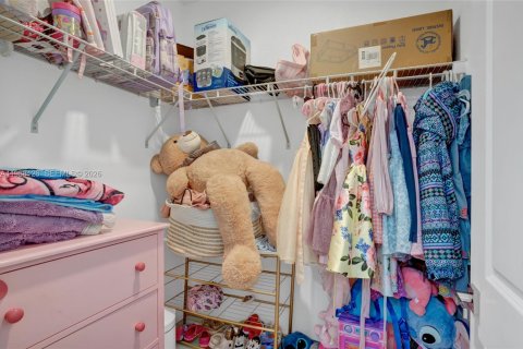 House in Florida City, Florida 3 bedrooms, 127.83 sq.m. № 2020658 - photo 21