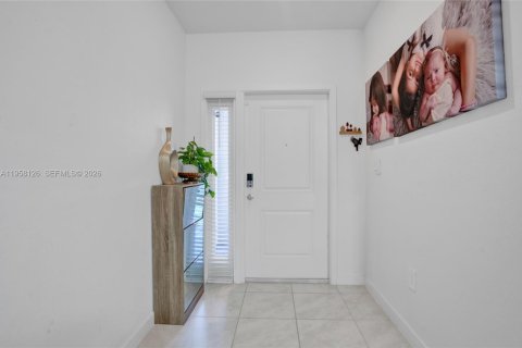 House in Florida City, Florida 3 bedrooms, 127.83 sq.m. № 2020658 - photo 5