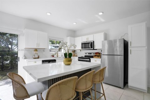 House in Florida City, Florida 3 bedrooms, 127.83 sq.m. № 2020658 - photo 11